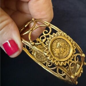 Gorgeous Vintage 1993 MMA KH Roman Coin Design Bangle 8”